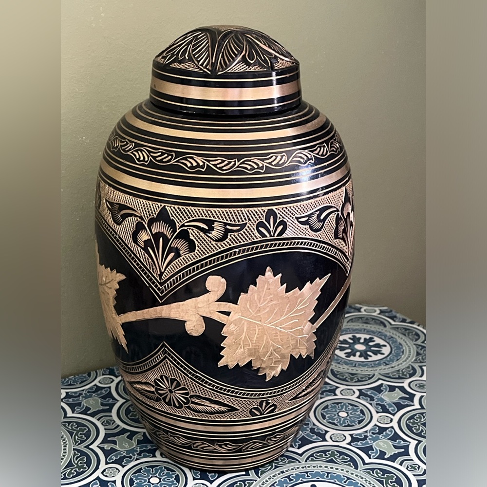 Beautiful Black/Gold/Brass Ornate Large Human/Animal Urn - Floral Etched Brass